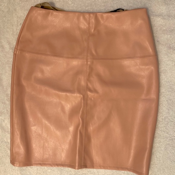 π pink faux leather skirt π - Picture 3 of 4